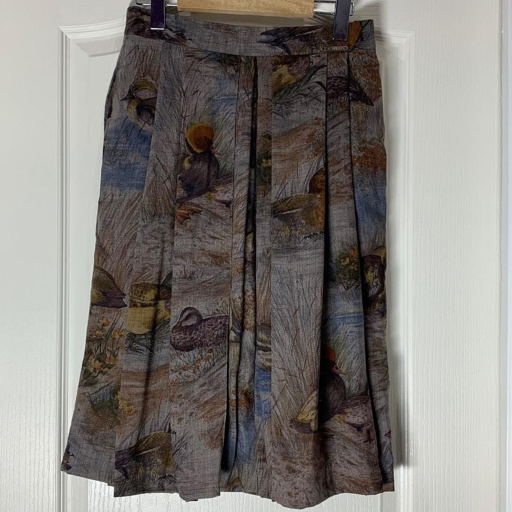 Giesswein Pleated Wool Skirt with Pockets – Made in Austria – Size US 7–8 / EU 3